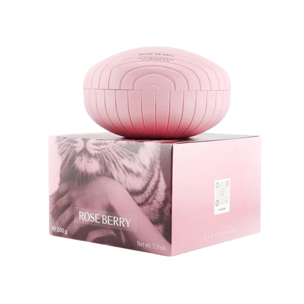 بودرة معطرة للجسم مستوحاة من رائحة ميس لافيرن من روز بيري (Rose Berry Miss Laverne Scented Body Powder) - 200 جم