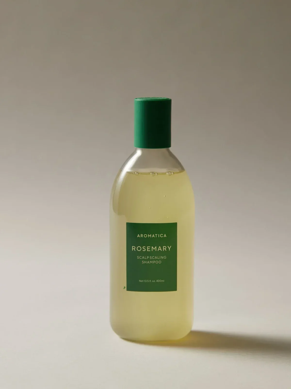 ⁦شامبو روزماري لتقشير وتنقية فروة الرأس من اروماتيكا (Aromatica Rosemary Scalp Scaling Shampoo) - 400 مل⁩ - الصورة ⁦3⁩